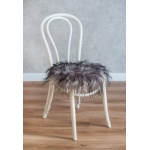 Sitzauflage mit langem Fell.