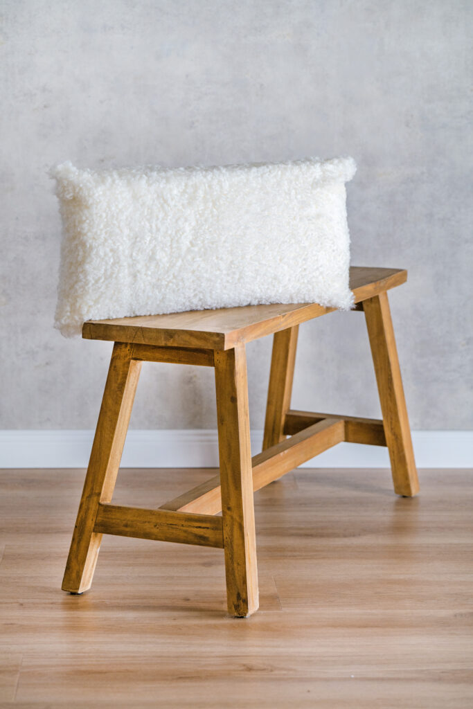 Kissen Lammfell geschoren weiss